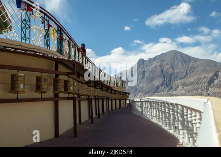 Hunder, Leh, Indien 08 April 2022 - Diskit Kloster Auch Deskit Gompa Gewidmet Lord Buddha Ist Die Wichtigste Einzigartige Touristenattraktion Nubra Valley Stockfoto