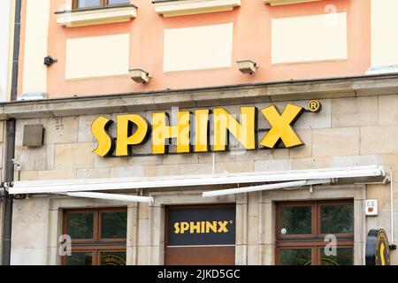 Wroclaw, Polen, Sphinx Polish casual Dining Restaurant Kette Logo Signage Detail, Firmenlogo Symbol Nahaufnahme, Gebäude Eingang aus der Nähe, niemand, nein Stockfoto