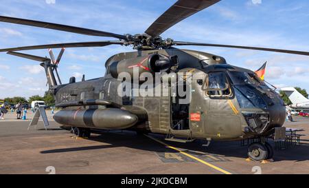 Deutsche Luftwaffe - CH-53G Sea Hengst Schwerlift-Hubschrauber auf statischer Ausstellung beim Royal International Air Tattoo 2022 Stockfoto