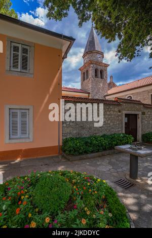 Blick auf die St. Jakobs Kirche in Opatija, Ostistrien, Kvarner Bucht, Ostistrien, Kroatien, Europa Stockfoto