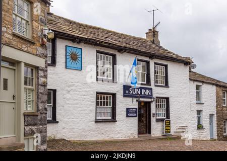 Dent, Cumbria, Großbritannien, 12. August 2018 - Fassade eines Steingebäudes im Dorf Dent in den Yorkshire Dales, Großbritannien Stockfoto