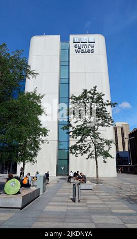 BBC Cymru/Wales Gebäude und Logo. Central Square, Cardiff. Stadtzentrum. Sommer 2022. August. Stockfoto