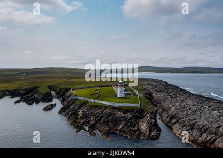 Ein St. John's Point und der Leuchtturm in der Donegal Bay im Nordwesten Irlands Stockfoto