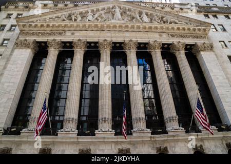 New York City, NY, USA April 29 2022: Außenansicht des New Yorker Börsengebäudes im Finanzdistrikt von Lower Manhattan. Dies ist der Hauptsitz o Stockfoto