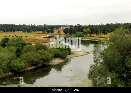 Scottish River, River, Floors Castle on the River Tweed, Kelso, Scottish Borders, Schottland, Großbritannien Stockfoto