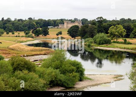 Scottish River, River, Floors Castle on the River Tweed, Kelso, Scottish Borders, Schottland, Großbritannien Stockfoto