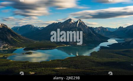 Reflection of Mountain in Spray Lakes, Canmore, Alberta, Kanada Stockfoto