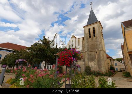 Die Kirche Saint-Loup-de-Sens in Champs-sur-Marne. Frankreich. Stockfoto