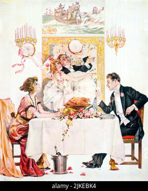 1910S MODISCH GEKLEIDETE PAARE GENIESSEN EIN GALA-THANKSGIVING-DINNER MIT DANCING WAIT STAFF MIT TAMBURINEN UND CHAMPAGNER-TOAST - KT7213 NAW001 HARS DRINNEN THANKSGIVING NOSTALGISCHE PAAR ROMANTIK URBAN COLOUR DANCERS OLD TIME NOSTALGIE OLD FASHION 1 STYLE YOUNG ADULT WOHLHABEND RICH JOY LIFESTYLE FEIER FRAUEN VERHEIRATET EHEPARTNER EHEMÄNNER LUXUS IN VOLLER LÄNGE HALBLANG DAMEN PERSONEN MÄNNER UNTERHALTUNG AMERICANA PARTNER VERSUCHUNG GLÜCK STILE TOAST GENIESSEN REICHTUM DANKBAR GEHOBENE DONNERSTAG KONZEPTIONELL MODISCH WOHLHABEND KONSUMIEREN VERBRAUCHENDE HYDRATATION NATIONALEN FEIERTAG NAHRUNG STILVOLL DANKBAR Stockfoto