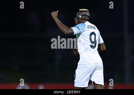 Castel di Sangro, Italien - 31. Juli 2022, Foto Alessandro Garofalo/LaPresse31 Luglio 2022 Castel di Sangro, Italia - SSC Napoli vs RCD Maiorca, - amichevole estive Stadio Teofilo Patini. Nella foto: Victor Osimhen (SSC Napoli); esulta dopo il gol 1-0 July 31 , 2022 Castel di Sangro, Italien - SSC Napoli vs RCD Mallorca, Sportfußball, Sommerfreundschaftsspiel Teofilo Patini Stadion. Im Bild: Victor Osimhen (SSC Napoli); feiert nach dem Tor 1-0 Stockfoto