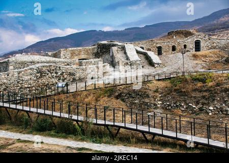 Aufnahme der Ruinen der Festung Kalaja, der wichtigsten im Kosovo. Stockfoto