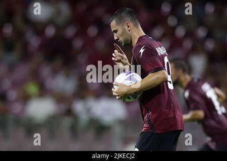 Foto Alessandro Garofalo/LaPresse30 Luglio 2022 Salerno, Italia - US Salernitana vs Adana Demirspor - amichevole estive prima trofeo Angelo Iervolino. Stadio Arechi. Nella foto: Federico Bonazzoli (US Salernitana 1919); esulta dopo il gol 1-3 Juli 30 , 2022 Salerno, Italien - US Salernitana vs Adana Demirspor, Sportfußball, Sommerfreundschaftsspiel Erstes Angelo Iervolino Pokal Arechi Stadion. Im Bild: Federico Bonazzoli (US Salernitana 1919); feiert nach dem Tor 1-3 Stockfoto