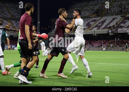 Foto Alessandro Garofalo/LaPresse30 Luglio 2022 Salerno, Italia - US Salernitana vs Adana Demirspor - amichevole estive prima trofeo Angelo Iervolino. Stadio Arechi. Nella foto: Federico Fazio (US Salernitana 1919); Samet Akaydin (Adana Demirspor); momentti di tensione 30. Juli 2022 Salerno, Italien - US Salernitana vs Adana Demirspor, Sportfußball, Sommerfreundschaftsspiel Erstes Angelo Iervolino Trophäe Arechi Stadion. Im Bild: Federico Fazio (US Salernitana 1919); Samet Akaydin (Adana Demirspor); fait Stockfoto