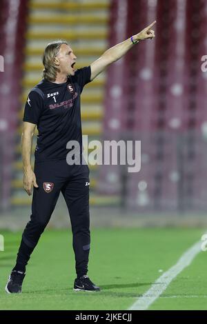 Foto Alessandro Garofalo/LaPresse30 Luglio 2022 Salerno, Italia - US Salernitana vs Adana Demirspor - amichevole estive prima trofeo Angelo Iervolino. Stadio Arechi. Nella foto: Davide Nicola allenatore (US Salernitana 1919); 30. Juli 2022 Salerno, Italien - US Salernitana vs Adana Demirspor, Sportfußball, Sommerfreundschaftsspiel Erstes Angelo Iervolino Trophäe Arechi Stadion. Im Bild: Davide Nicola Coach (US Salernitana 1919); Stockfoto