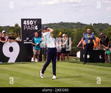 Bedminster, NJ Carlos Ortiz beim Abschlag beim LIV Golf Bedminster Invitational Final Day des Wettbewerbs. 31. Juli 2022. @ Veronica Bruno / Alamy Stockfoto