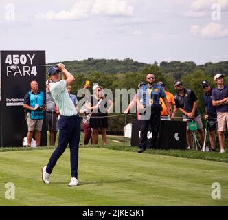 Bedminster, NJ Carlos Ortiz beim Abschlag beim LIV Golf Bedminster Invitational Final Day des Wettbewerbs. 31. Juli 2022. @ Veronica Bruno / Alamy Stockfoto