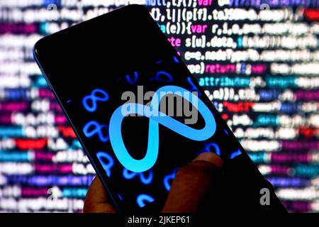 Indien. 01. August 2022. In dieser Abbildung wird ein Metaverse-Logo auf einem Smartphone angezeigt. Kredit: SOPA Images Limited/Alamy Live Nachrichten Stockfoto