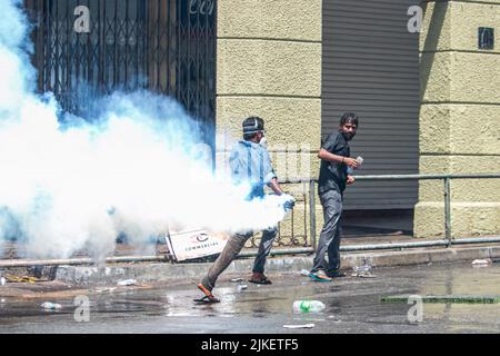 Am 9. Juli 2022 Schlossen Sich Eine große Anzahl von Menschen dem Protest an, der den gegenwärtigen Präsidenten von Sri Lanka, Gotabhaya Rajapaksha, zum Rücktritt forderte. Stockfoto