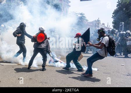 Am 9. Juli 2022 Schlossen Sich Eine große Anzahl von Menschen dem Protest an, der den gegenwärtigen Präsidenten von Sri Lanka, Gotabhaya Rajapaksha, zum Rücktritt forderte. Stockfoto