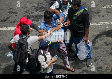 Am 9. Juli 2022 Schlossen Sich Eine große Anzahl von Menschen dem Protest an, der den gegenwärtigen Präsidenten von Sri Lanka, Gotabhaya Rajapaksha, zum Rücktritt forderte. Stockfoto