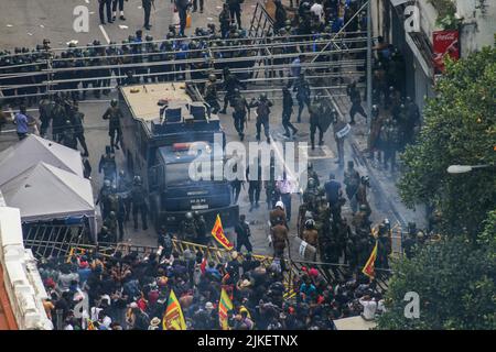 Am 9. Juli 2022 Schlossen Sich Eine große Anzahl von Menschen dem Protest an, der den gegenwärtigen Präsidenten von Sri Lanka, Gotabhaya Rajapaksha, zum Rücktritt forderte. Stockfoto