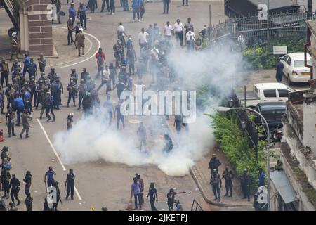 Am 9. Juli 2022 Schlossen Sich Eine große Anzahl von Menschen dem Protest an, der den gegenwärtigen Präsidenten von Sri Lanka, Gotabhaya Rajapaksha, zum Rücktritt forderte. Stockfoto