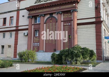 Odessa, Ukraine. 31.. Juli 2022. Blick auf eine Mauer mit den Namen der Helden der Sowjetunion der Region Odessa. (Bild: © Viacheslav Onyshchenko/SOPA Images via ZUMA Press Wire) Stockfoto