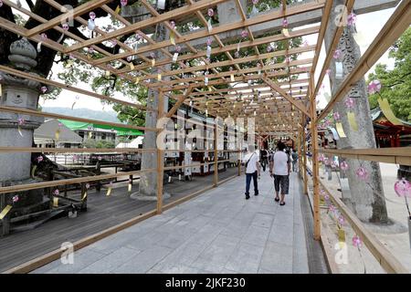 Fukuoka, Japan - 22. Juli 2022: Der wunderschöne Tenmangu-Schrein ist ein schintoistischer Schrein in Dazaifu, Präfektur Fukuoka, Japan. Stockfoto