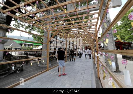 Fukuoka, Japan - 22. Juli 2022: Der wunderschöne Tenmangu-Schrein ist ein schintoistischer Schrein in Dazaifu, Präfektur Fukuoka, Japan. Stockfoto