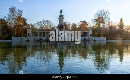 Monumento a Alfonso XII en el Parque del Buen Retiro, Madrid, España Stockfoto