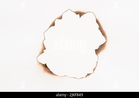 Papier gebrannt Loch weiß abstrakter Hintergrund Rahmen Stockfoto