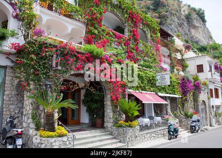 Das kleine Hotel Eden Roc im Fischerdorf Positano, Amalfiküste, UNESCO-Weltkulturerbe, Kampanien, Italien, Mittelmeer, Europa Stockfoto
