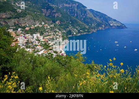 Typische Klippenhäuser in Positano, Amalfiküste, UNESCO-Weltkulturerbe, Kampanien, Italien, Mittelmeer, Europa Stockfoto