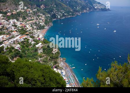 Typische Klippenhäuser in Positano, Amalfiküste, UNESCO-Weltkulturerbe, Kampanien, Italien, Mittelmeer, Europa Stockfoto