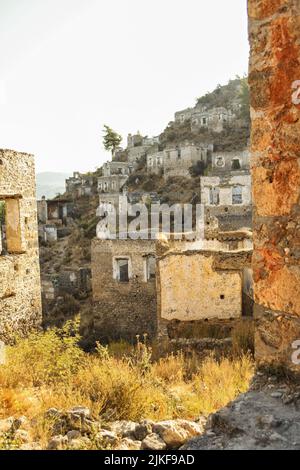 Historisches lykisches Dorf Kayakoy, Fethiye, Mugla, Türkei. Geisterstadt, die vor allem als Lebessos und Lebessis bekannt war. Ein griechischer und türkischer Bösewicht Stockfoto