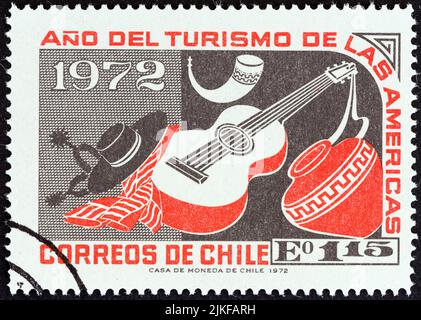 CHILE - UM 1972: Eine in Chile gedruckte Briefmarke aus der Ausgabe des 'Tourist Year of the Americas' zeigt Folklore und Kunsthandwerk, um 1972. Stockfoto