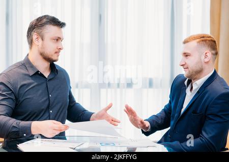 Riskante illegale Geschäftsangelegenheit Partnerverweigerung Stockfoto