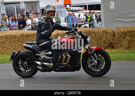 Triumph Rocket 3 GT 221, Rennräder, eine Auswahl an Motorrädern mit traditionellen benzinbetriebenen Superbikes bis hin zu den neuesten innovativen Maschinen Pow Stockfoto