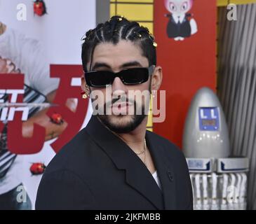 Los Angeles, Usa. 02. August 2022. Cast Member Bad Bunny nimmt am Montag, den 1. August 2022, an der Premiere des Film-Thrillers 'Bullet Train' im Regency Village Theatre in der Westwood-Sektion von Los Angeles Teil. Storyline: Fünf Attentäter an Bord eines sich schnell bewegenden Hochgeschwindigkeitszuges finden heraus, dass ihre Missionen etwas gemeinsam haben. Foto von Jim Ruymen/UPI Credit: UPI/Alamy Live News Stockfoto