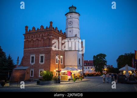 Sandomierz, Polen - 20. Juli 2022: Rathaus in der Altstadt von Sandomierz, Polen. Stockfoto