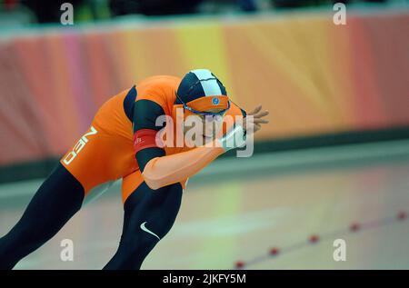 ARCHIVFOTO: Simon KUIPERS wird am 9. August 2022 40 Jahre alt, Simon KUIPERS (NED/4. Platz), Action-Eisschnelllauf, Eisschnelllauf 1500 m Männer, am 21.02.2006 XX. Olympische Winterspiele 2006, ab 10,02. - 26.02.2006 in Turin/Italien ?Sven Simon# Princess-Luise-Strasse 41# 45479 Mülheim/R uhr# Tel. 0208/9413250# Fax. 0208/9413260# Konto 1428150 C ommerzbank Essen# BLZ 36040039# svensimon@t-online.de# www. Stockfoto