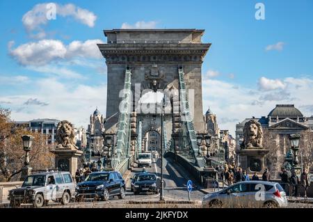 Kettenbrücke oder Szechenyi-Brücke Budapest, Ungarn. Verbindet die Bezirke Buda und Pest. Stockfoto