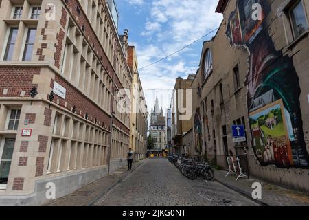 Gent, Belgien - 13. Juli 2018: Van Stopenberghe Street mit Graffiti Stockfoto