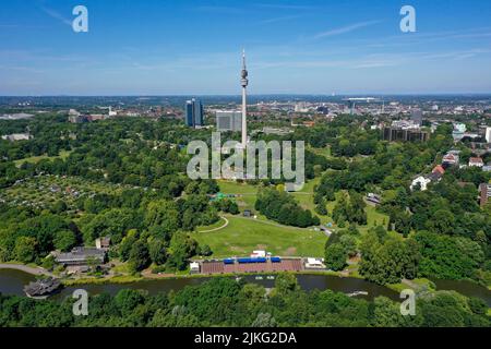 22.05.2022, Deutschland, Nordrhein-Westfalen, Dortmund - Westfalenpark Dortmund mit Fernsehturm Florian. 00X210814D037CAROEX.JPG [MODELLVERSION: Stockfoto