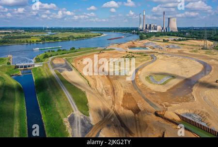 02.06.2022, Deutschland, Nordrhein-Westfalen, Dinslaken - Emschermündung in den Rhein. Rechts die Baustelle der neuen Emscher Stockfoto