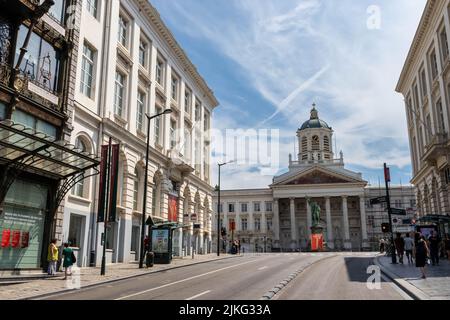 Brüssel, Belgien - 17. Juli 2018: Blick auf die Straße Coudenberg, die Rue Montagne de la Cour und den Königspalast Stockfoto