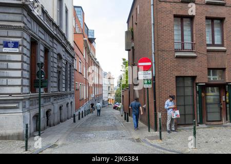 Brüssel, Belgien - 16. Juli 2018: Rue du Miroir, eine kleine Straße in der Innenstadt Stockfoto