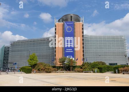Brüssel, Belgien - 17. Juli 2018: Le Berlaymont, das von Lucien de Vestel entworfene und im Jahr 1960s eröffnete Hauptquartier der Europäischen Kommission. Stockfoto