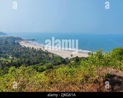 Luftaufnahme des Vagator Beach von Chapora Fort, Bardez, Vagator Beach Road, Goa, Indien Stockfoto