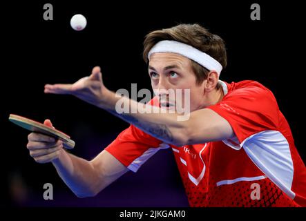 Der englische Liam Pitchford war während seines Spiels gegen den nigerianischen Quadri Aruna im Bronze Medal Match der Männer gegen Nigeria am fünften Tag der Commonwealth Games 2022 in Birmingham im Einsatz. Bilddatum: Dienstag, 2. August 2022. Stockfoto